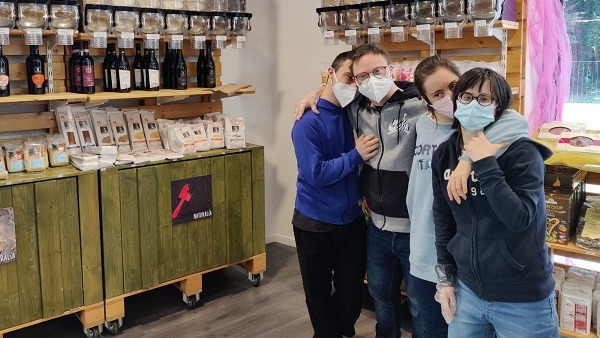 Aiutiamo Naturalia e il lavoro dei suoi ragazzi speciali a Busto Arsizio